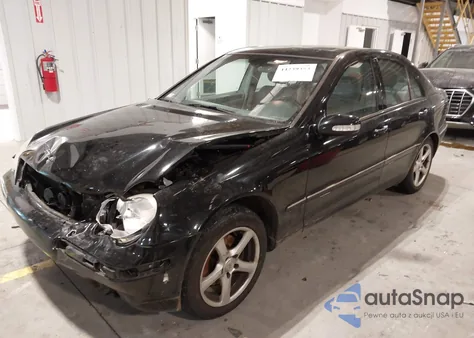 2002 Mercedes-Benz C 240 z USA, uszkodzony, nr VIN WDBRF61J22F262987